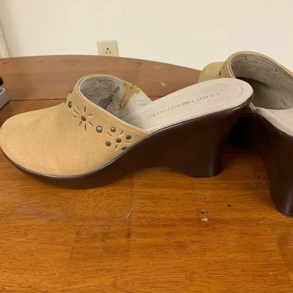 Tommy Hilfiger suede platform mules clogs size 8.5